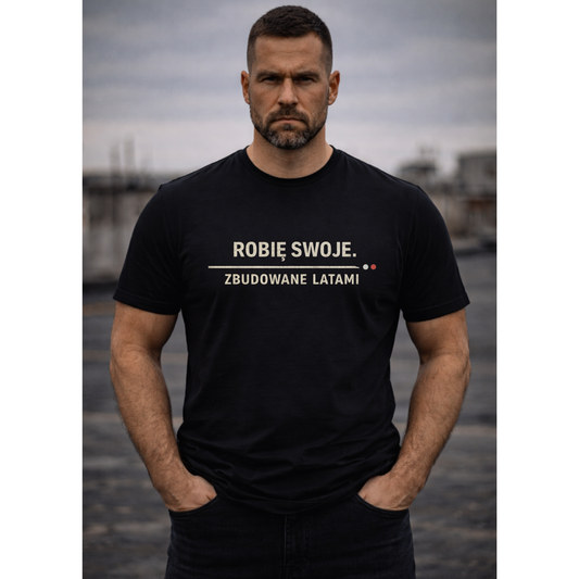 Koszulka męska z nadrukiem ROBIĘ SWOJE– czarna – minimalistyczna – polska marka